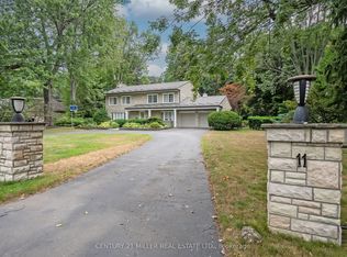 11 Colonial Cres, Oakville, ON L6J 4K8