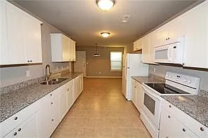 5003 SW Fieldstone Blvd - 2 — Photo 4
