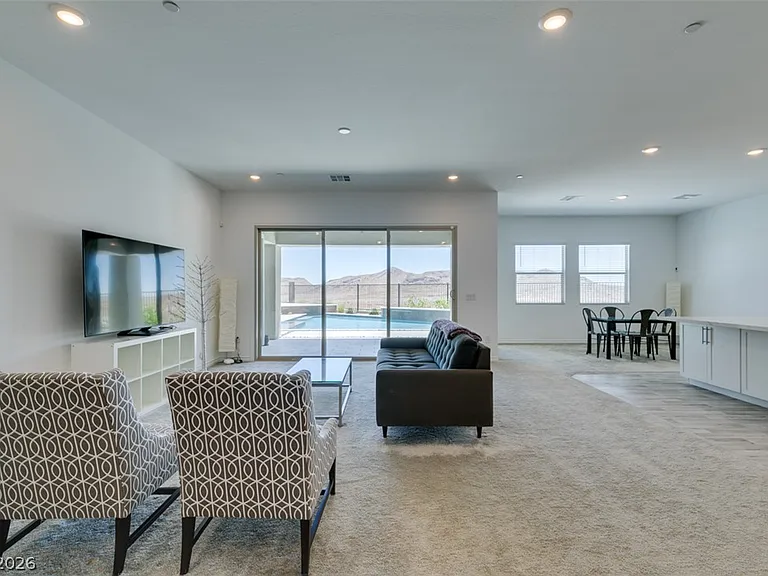 988 Edinburgh Fields Ct — Photo 12