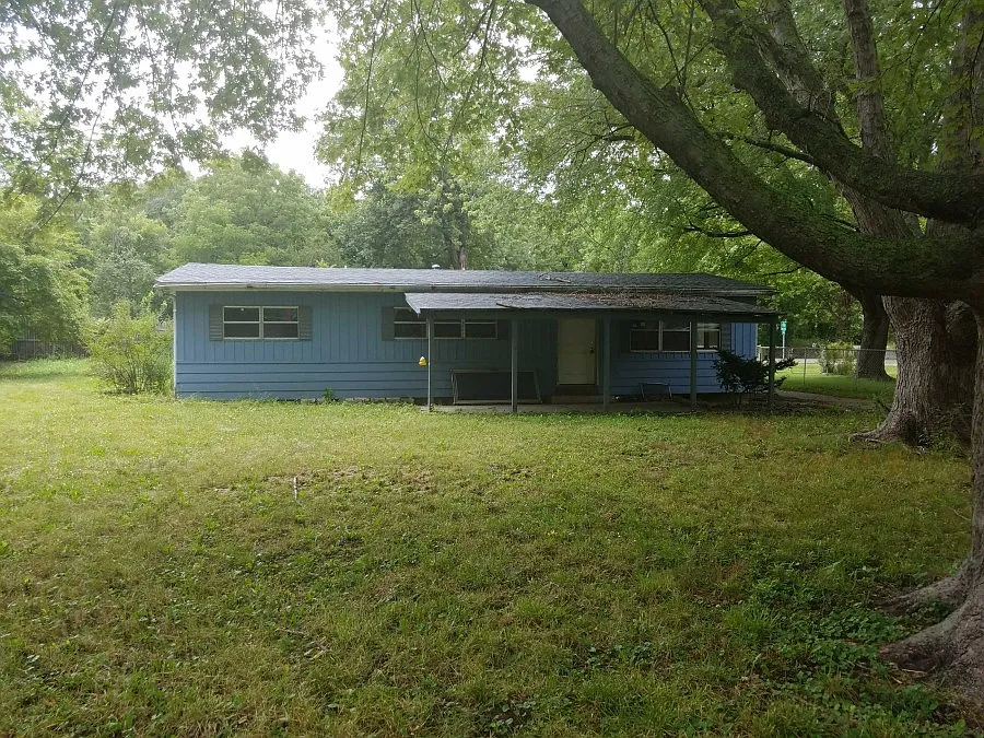 1105 James Ct photo 1