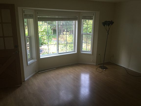 5th image of 6433 182nd St SW