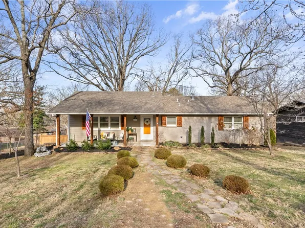 1617 W Shadowridge Dr, Fayetteville, AR 72701