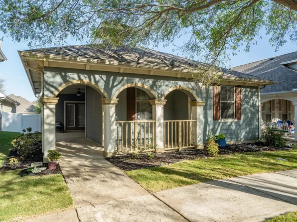 1008 Grey Fox Dr, Aubrey, TX 76227