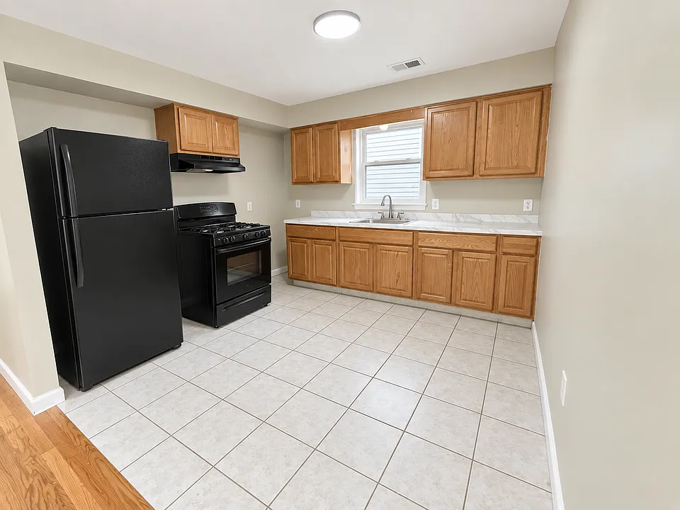 134-136 Fabyan Pl #2