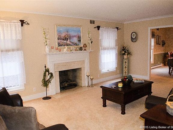 5th image of 594 S Woodlawn Dr