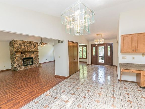 5th image of 820 Skyland Dr