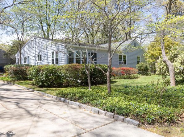 8 Parkside Avenue, Miller Place, NY 11764