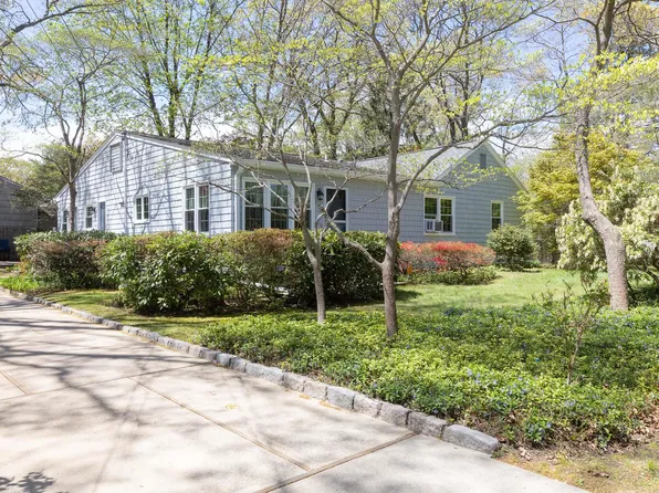 8 Parkside Avenue, Miller Place, NY 11764