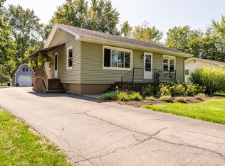 6690 Kruger Rd, Three Oaks, MI 49128