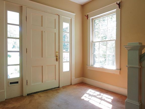 4th image of 220 Castlewood Dr