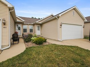 1009 Wartburg Dr, Bloomington, IL 61704