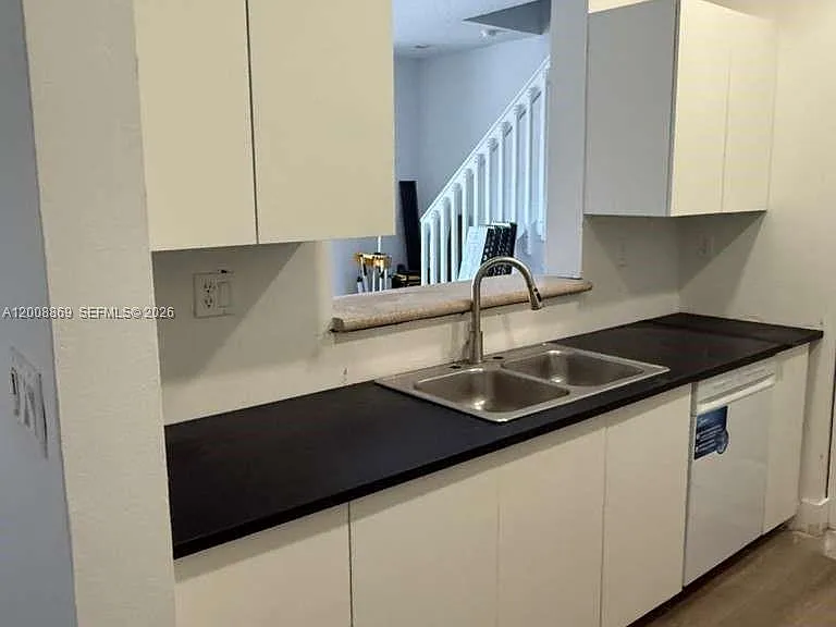 2311 NE 42nd Cir #1 — Photo 6