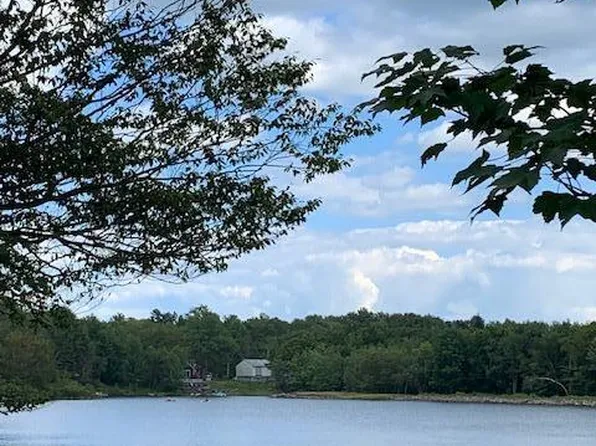 220 Boardwalk Dr, Tobyhanna, PA 18466