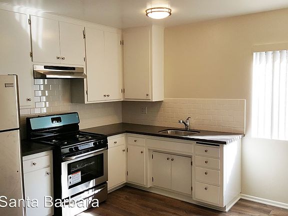 4th image of 48 Broadmoor Plz APT 7