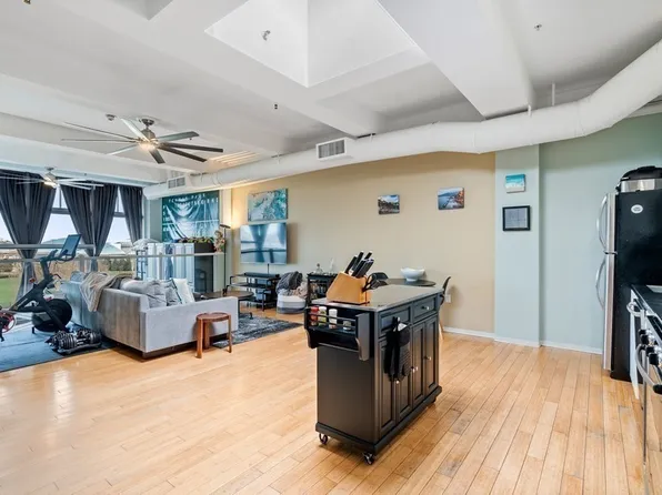 137 Porter St #428B, Boston, MA 02128
