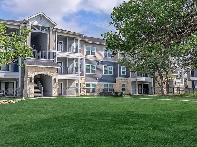 Exterior Vantage at Fair Oaks