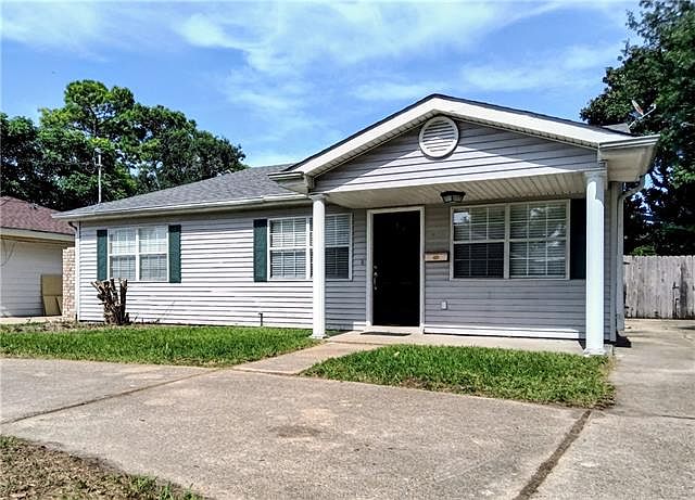 1st image of 415 Oaklawn Dr