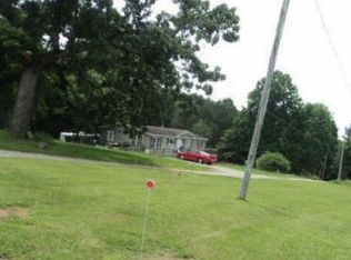 140 Bishop Ln, Burns, TN 37029