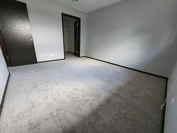 2nd Bedroom w/ large walkin