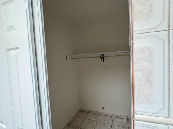 12022 207th St, Lakewood, CA 90715