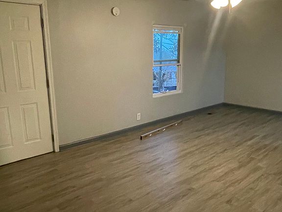 5th image of 3369 Midway St