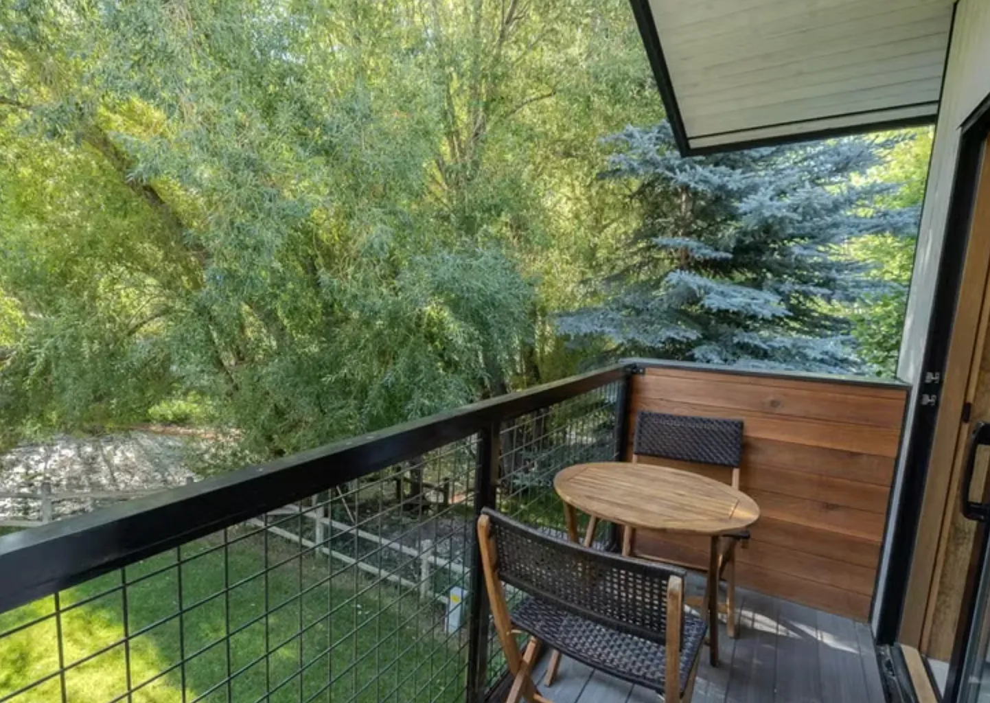 2 bed, 850 sqft, $3,900 — Photo 1