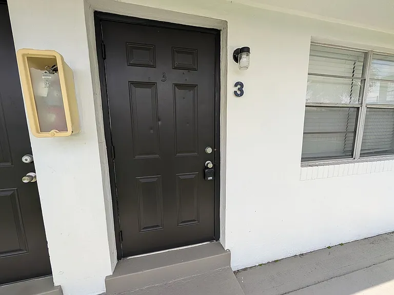 2111 Roosevelt St — Photo 11