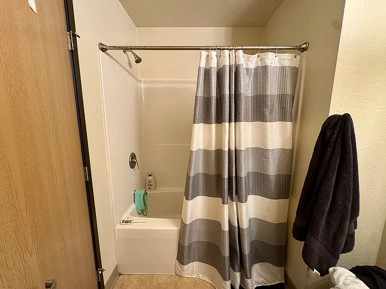 Lakeside Apartments — Photo 10