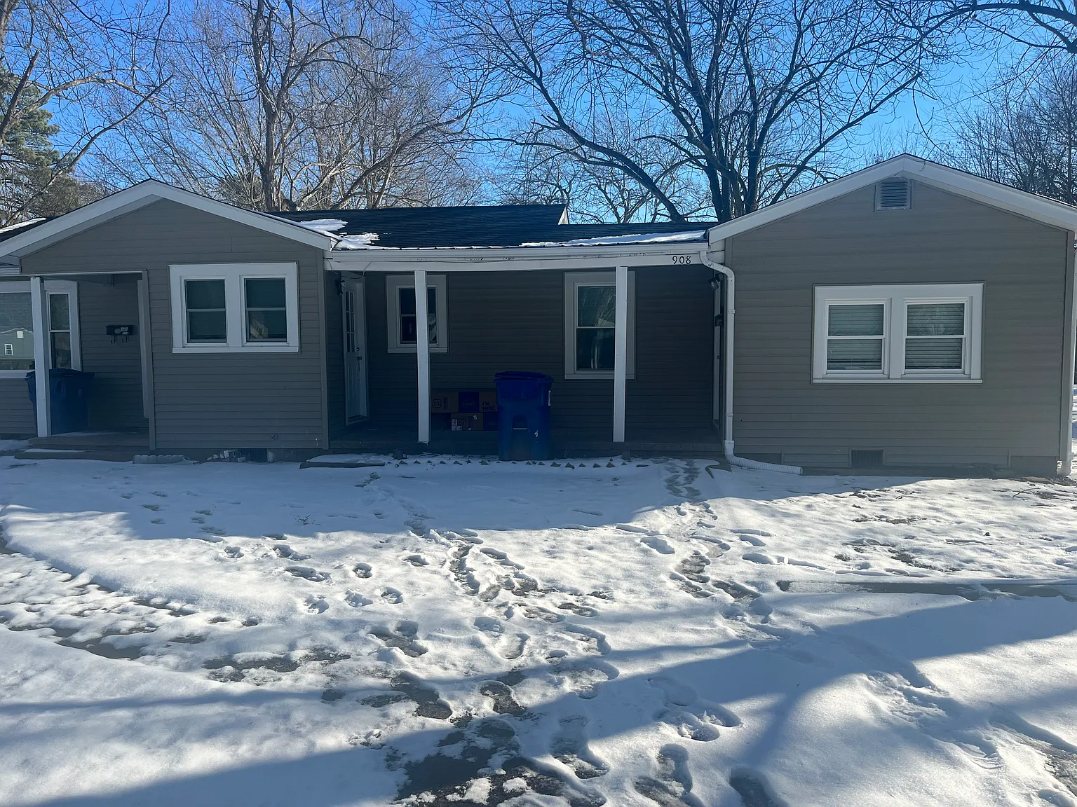 2 bed, $900 — Photo 1