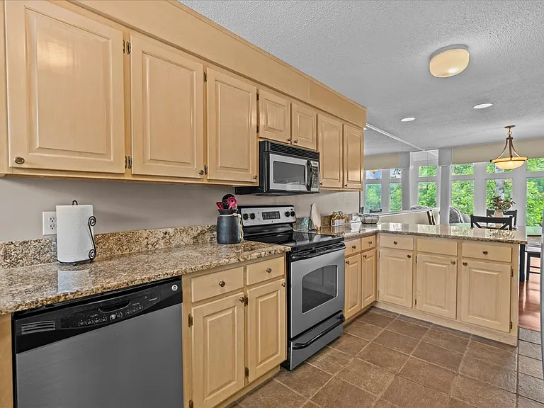 701 Loran Pointe Cir — Photo 30