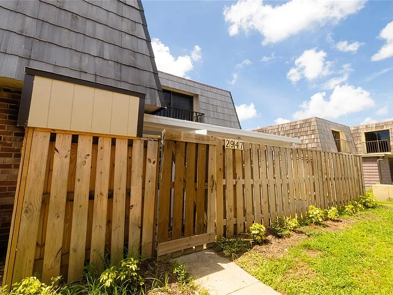 2947 Poplar Ave — Photo 2