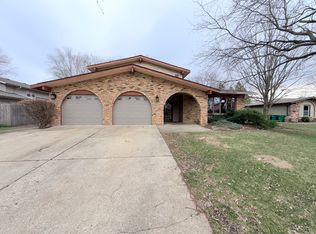 516 Ca Crest Dr, Shorewood, IL 60404