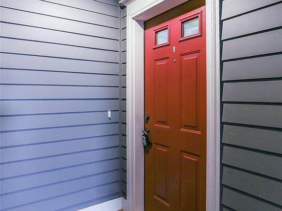 3rd image of 1420 Lee Hill Dr #4