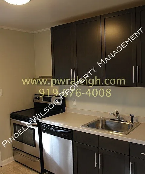 2212 Bernard St — Photo 8
