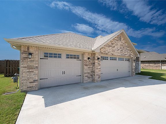 3rd image of 701 Braeburn Ct