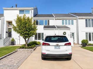 108 Hampton Grn, Staten Island, NY 10312