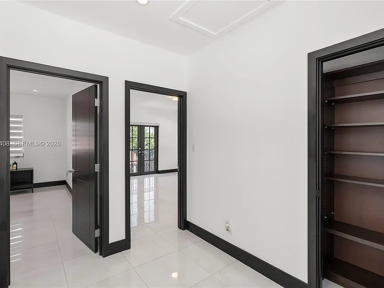 519 Alhambra Cir — Photo 53
