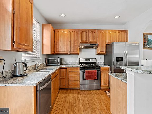 2nd image of 5812 Stream Pond Ct