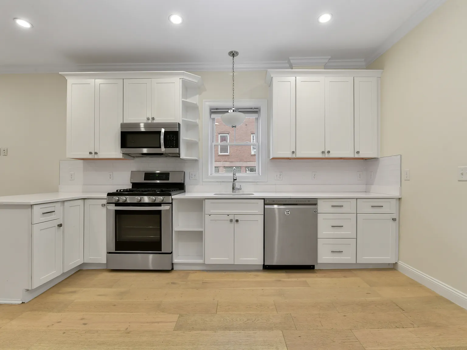 2 bed, 1255 sqft, $3,100 — Photo 3