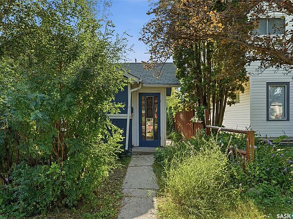 3rd image of 1015 J Avenue N
