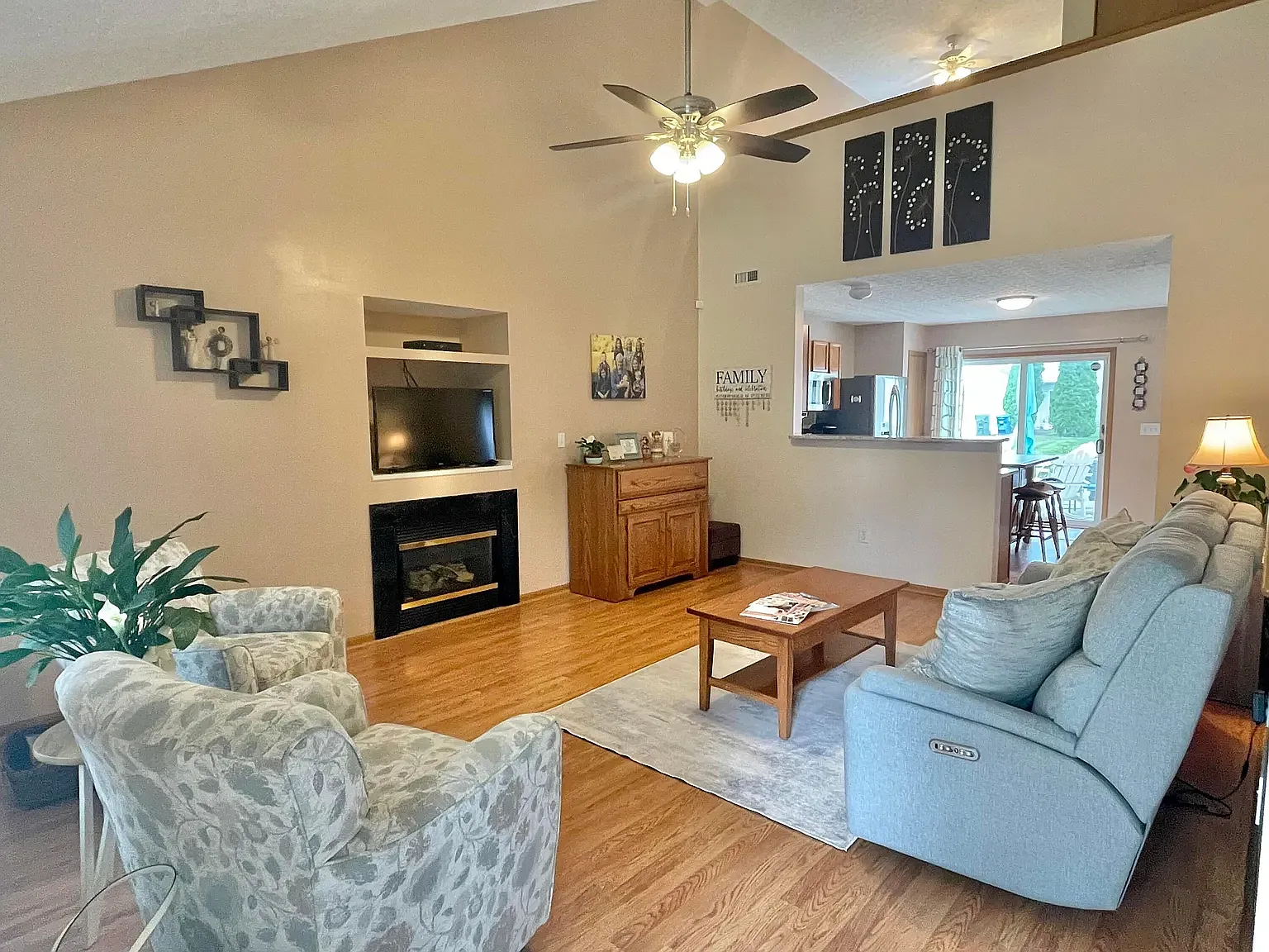 2 bed, 1332 sqft, $1,980 — Photo 4