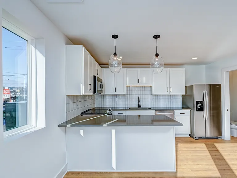 102 Duke St #1-8 — Photo 8