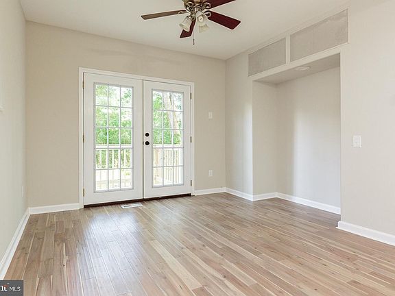 5th image of 159 Railroad Ave