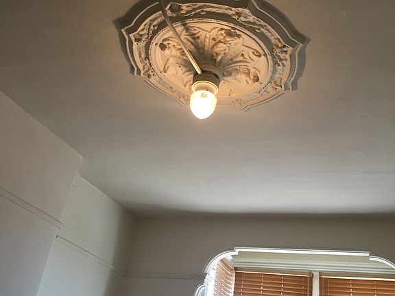 5th image of 996 Valencia St APT 17
