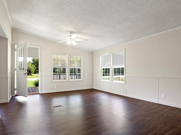 4659 Old Sparta Rd — Photo 2