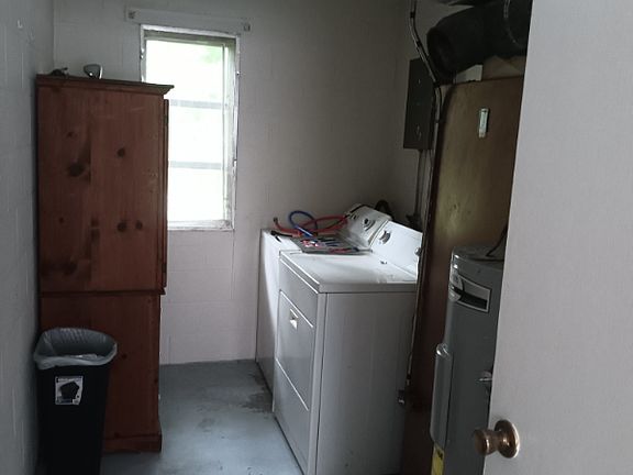 2nd image of 2700 Jefferson Dr #A