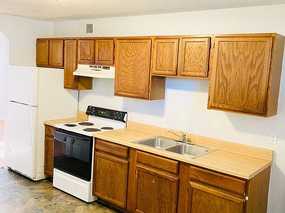2nd image of 810 W 11th St APT 4