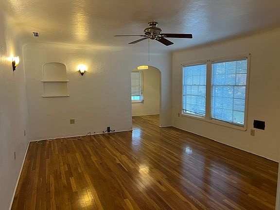 3rd image of 915 E Main St
