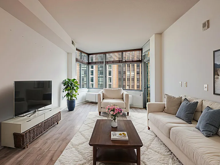 460 New York Ave NW #501 — Photo 2