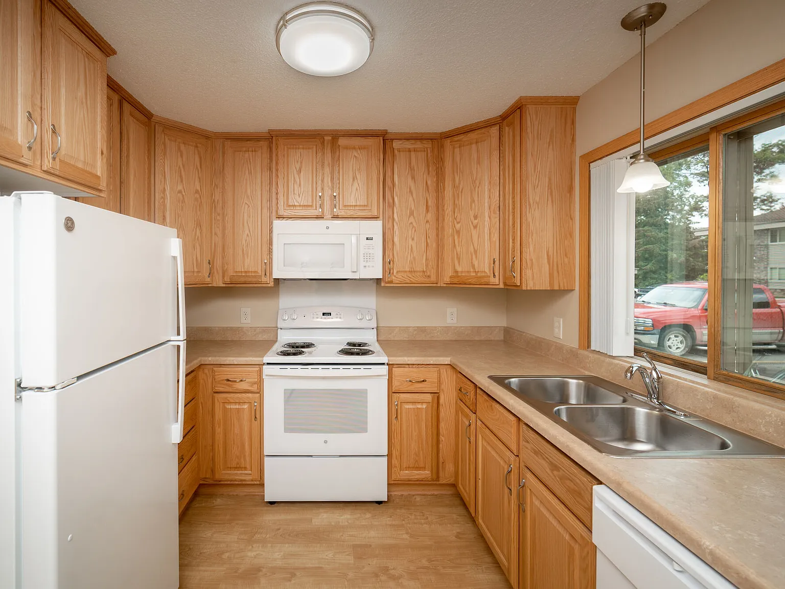 WOODVIEW APARTMENTS — Photo 2